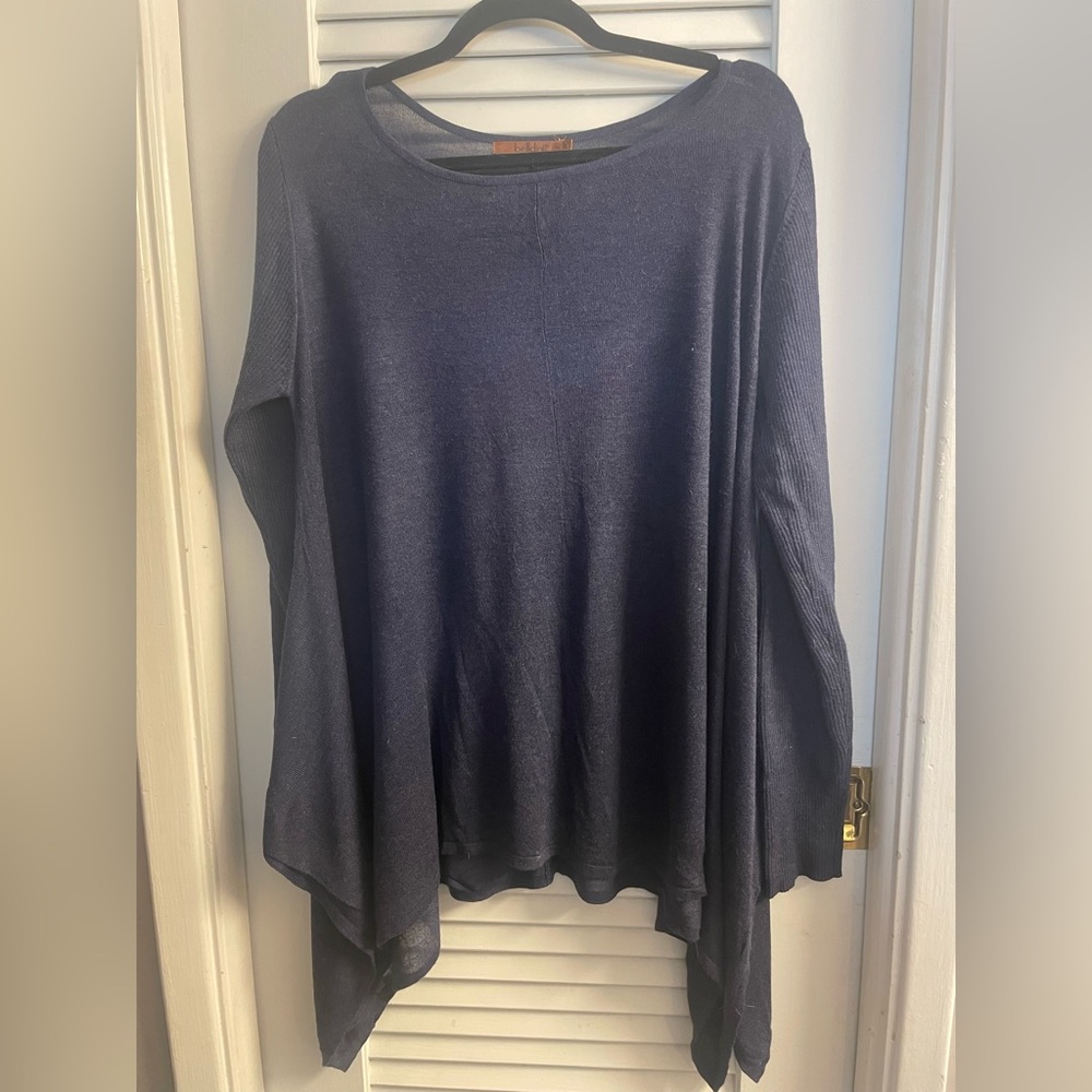 Belldini Size Large (Runs Big) Flowy Asymmetrical Pullover Blouse